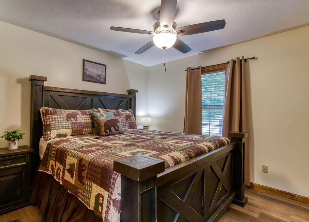 Pigeon Forge Getaway Villa Room photo